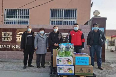 We donated anti-epidemic materials to local people in need. 